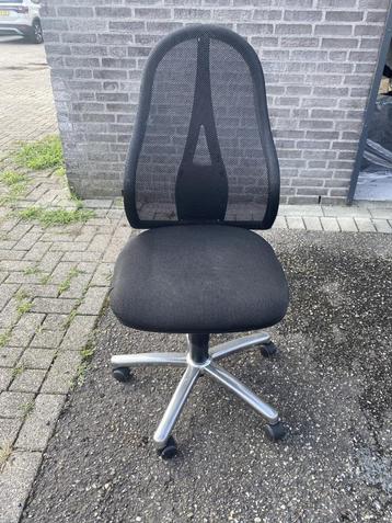 Bureau stoel beschikbaar voor biedingen