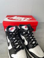 Nike Dunk High Retro University Red Edition Panda maat 40,5, Kleding | Heren, Schoenen, Zwart, Nike, Nieuw, Ophalen of Verzenden