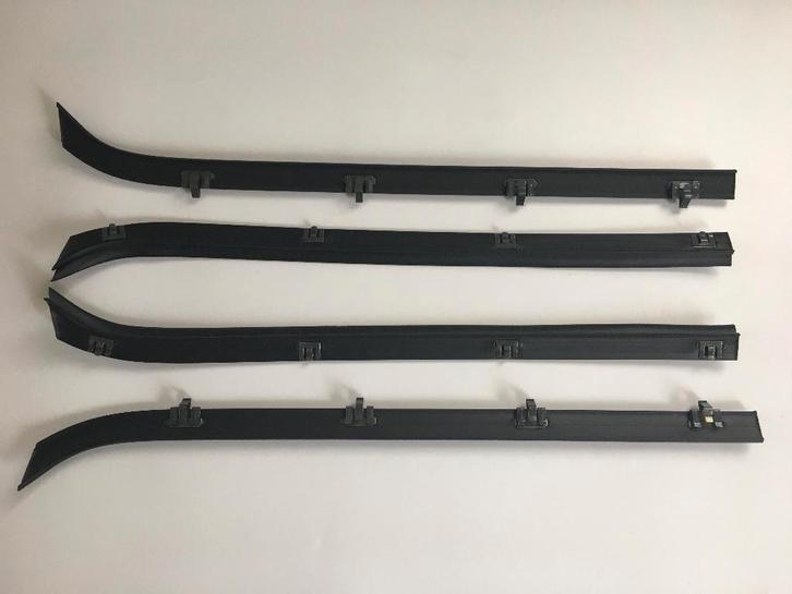 Te koop compleet raamsnorren set suburban achter chevrolet, Auto diversen, Overige Auto diversen, Ophalen of Verzenden