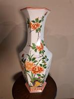 Vintage Chinese Vaas met Bloemen, Antiek en Kunst, Antiek | Vazen, Ophalen of Verzenden