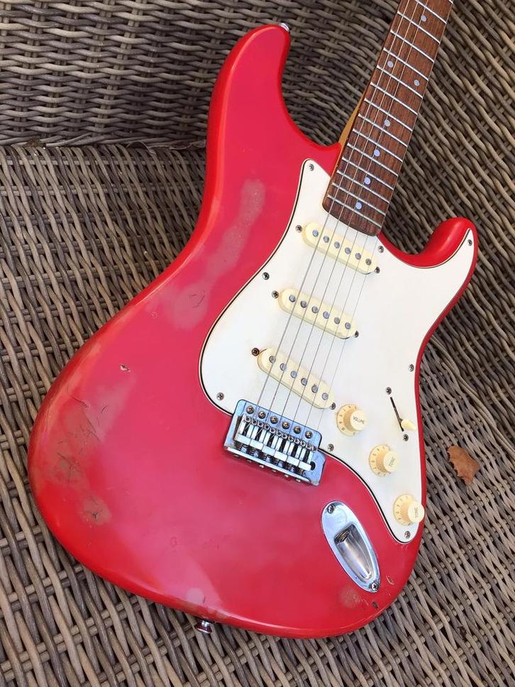 Stratocaster maison made in japan relic, Muziek en Instrumenten, Snaarinstrumenten | Gitaren | Elektrisch, Zo goed als nieuw, Solid body