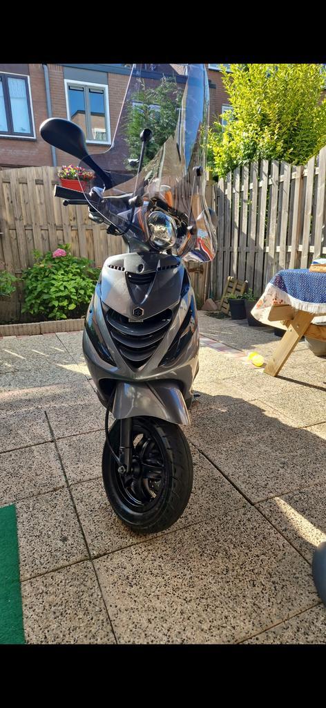 Piaggio zip Iget 2019, Fietsen en Brommers, Scooters | Piaggio, Zo goed als nieuw, Zip, Ophalen
