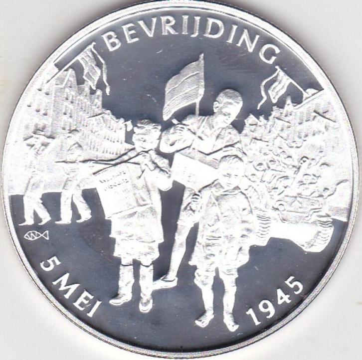 BEVRIJDING 5 MEI 1945 NEDRLAND IN OORLOG, Postzegels en Munten, Penningen en Medailles, Overige materialen, Verzenden