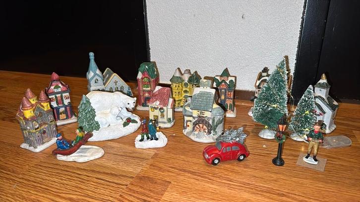 Kerstdorp huisjes met Verlichting figuren kerstboom, Diversen, Kerst, Zo goed als nieuw, Ophalen of Verzenden