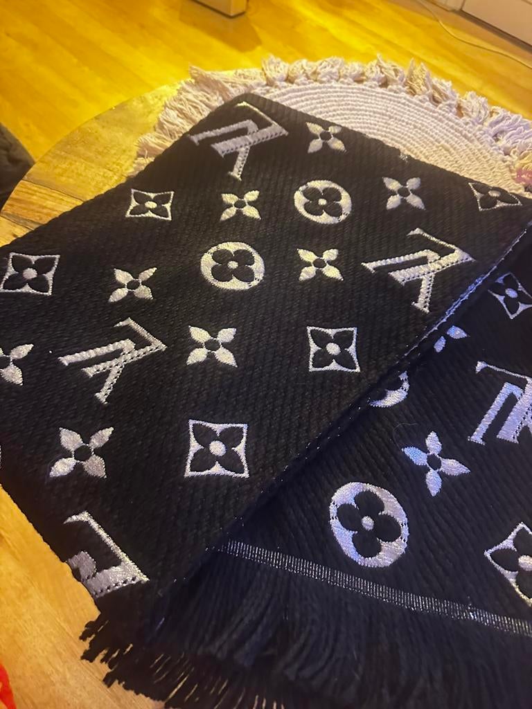 Nieuwe sjaal Louis Vuitton, Ophalen of Verzenden, Nieuw, Maat 46/48 (XL) of groter, Sjaal