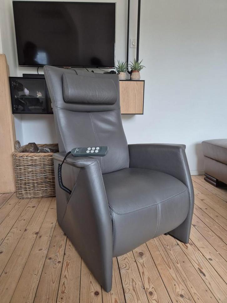 Prominent sta op stoel lederen electrische relax fauteuil, Huis en Inrichting, Fauteuils, Zo goed als nieuw, Leer, 50 tot 75 cm