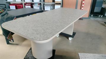 Nieuwe Feelings eetkamertafel, sample sale! 218cmx 98cm beschikbaar voor biedingen