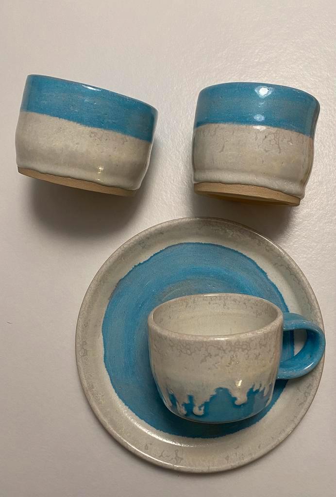 Set kop en schotel plus 2 potjes, Huis en Inrichting, Keuken | Servies, Ophalen of Verzenden