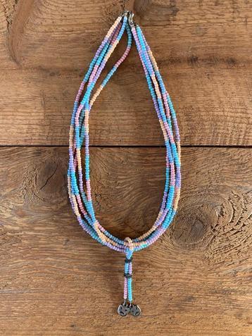 Handgemaakte ketting beschikbaar voor biedingen