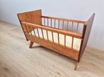 Vintage houten poppenbed, Ophalen, Gebruikt, Babypop
