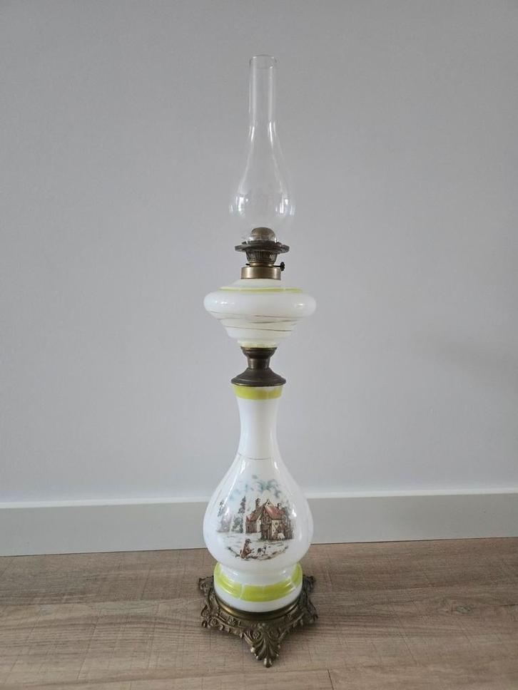 Zeldzame antieke Franse opaline tafelolielamp bronzen voet, Antiek en Kunst, Antiek | Lampen, Ophalen of Verzenden