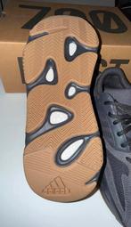 Yeezy 700 utility black, Sport en Fitness, Snowboarden, Ophalen of Verzenden, Nieuw, Schoenen