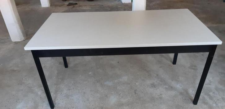 4 Tafels met lichtgrijs blad, Huis en Inrichting, Tafels | Statafels, Gebruikt, Ophalen