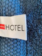 Z g a nieuwe blauwe handdoek HEMA hotel 70x140cm, Ophalen of Verzenden, Zo goed als nieuw, Blauw, Handdoek
