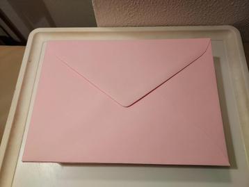 63 lichtroze enveloppen (156 x 220 mm) - nieuwstaat beschikbaar voor biedingen