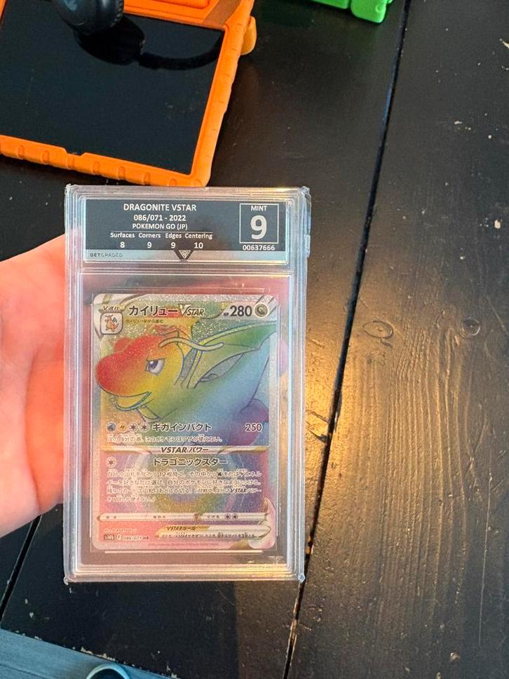 Dragonite vstar rainbow grade 9, Hobby en Vrije tijd, Verzamelkaartspellen | Pokémon, Zo goed als nieuw, Meerdere kaarten, Foil