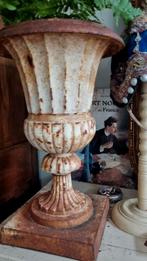 Brocante oude Franse gietijzeren vaas 38 cm hoog, Antiek en Kunst, Ophalen