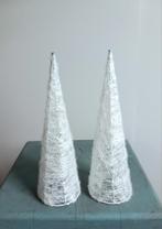 Witte kerst kegel / mini kerstboom decoratie (2x), Diversen, Kerst, Ophalen of Verzenden, Zo goed als nieuw