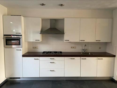 Moderne hoogglans witte keuken, Huis en Inrichting, Keuken | Complete keukens, Zo goed als nieuw, Enkelwandige keuken, Wit, Graniet of Steen