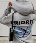 Priority vlinder grijze vest (M), Maat 38/40 (M), Verzenden, Priority, Zo goed als nieuw