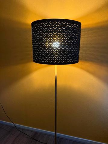 Stijlvolle Staande Lamp GOEDKOOP beschikbaar voor biedingen