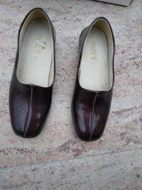 Dames pantoffels, huisschoenen. maat 3.5, bordeaux, lakleder, Kleding | Dames, Schoenen, Zo goed als nieuw, Pantoffels of Sloffen