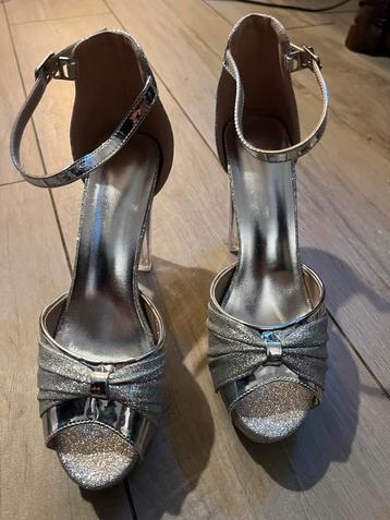 Dames schoenen beschikbaar voor biedingen