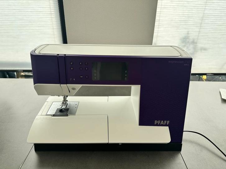 Pfaff expression 710 naaimachine Nieuw, ongebruikt, Hobby en Vrije tijd, Naaimachines en Toebehoren, Zo goed als nieuw, Naaimachine
