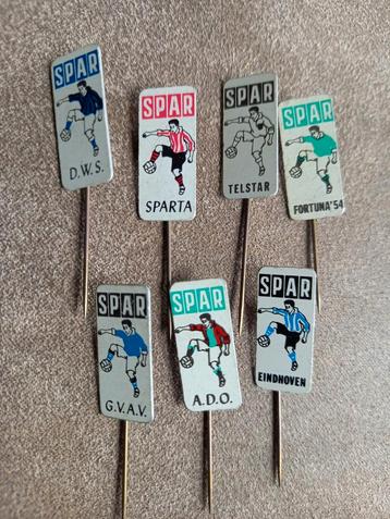 Speldjes SPAR voetbal (verschillende voetbalclubs) beschikbaar voor biedingen
