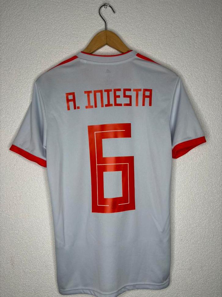 Spanje uitshirt 2018/2019 Iniesta, Sport en Fitness, Voetbal, Zo goed als nieuw, Shirt, Maat S, Ophalen of Verzenden