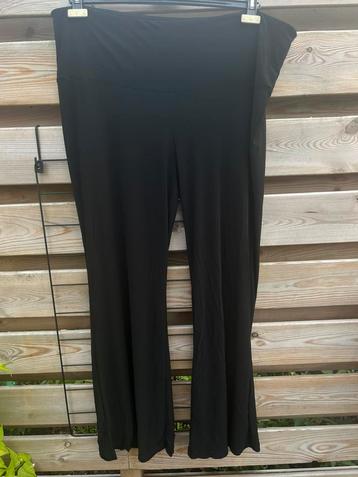 Yoek Essentials Flare pantalon beschikbaar voor biedingen