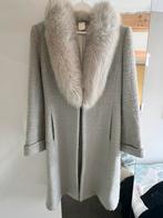 Beeldige ijsblauwe knielange jas met kraag van vossenbont, Ophalen of Verzenden, Zo goed als nieuw, Maat 38/40 (M)
