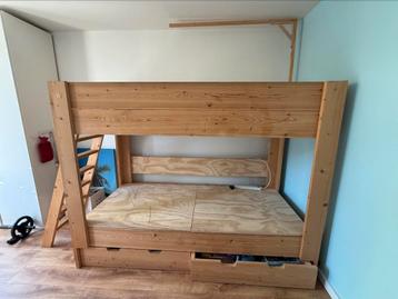 Stapelbed hout  beschikbaar voor biedingen