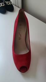 Rode Unisa Pumps - Maat 39, Kleding | Dames, Schoenen, Pumps, Ophalen of Verzenden, Zo goed als nieuw, Unisa