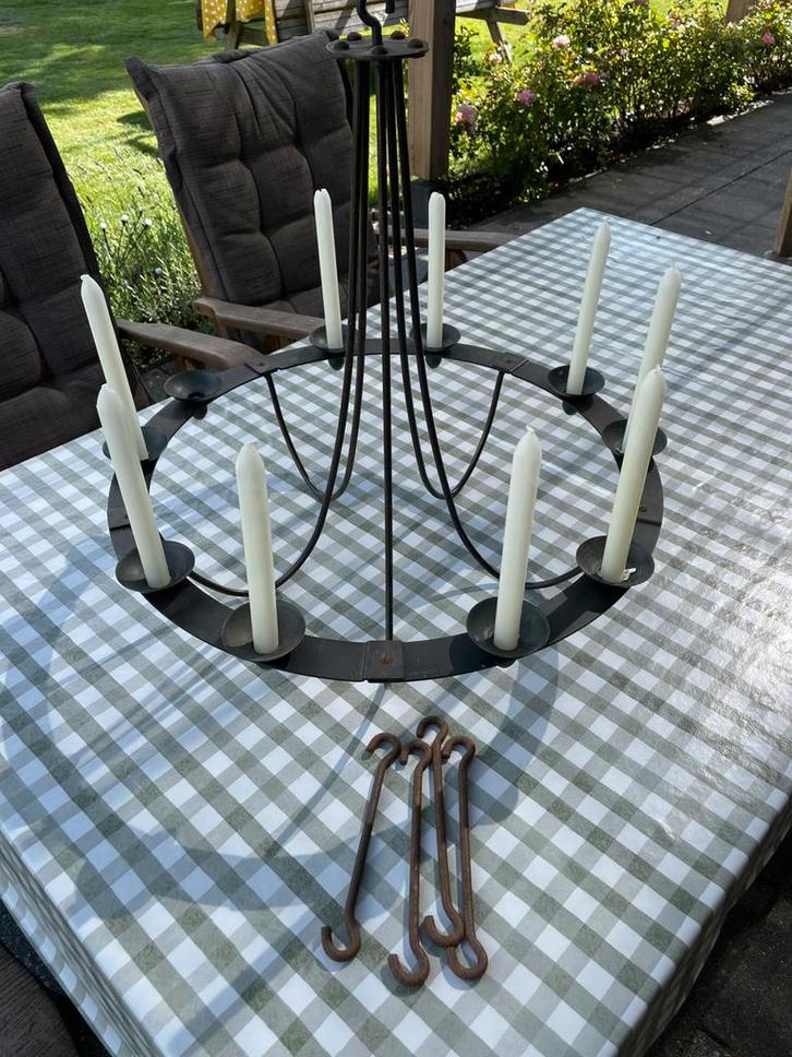Hangende zwarte metalen kandelaar kroonluchter voor kaarsen, Huis en Inrichting, Woonaccessoires | Kandelaars en Kaarsen, Gebruikt