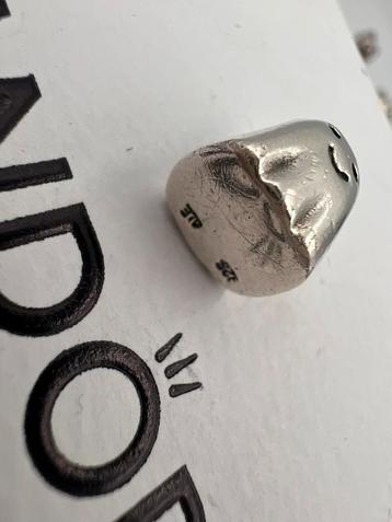 Pandora bedel  spook beschikbaar voor biedingen