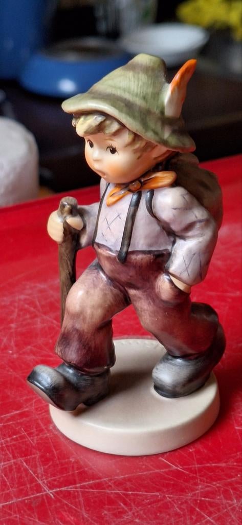 Hummel beeldje 'Grootvaders jongen' #562, Antiek en Kunst, Ophalen of Verzenden