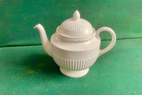 Wedgwood Edmé Theepot Vintage puntgaaf Klassiek creme, Antiek en Kunst, Antiek | Servies los, Ophalen of Verzenden