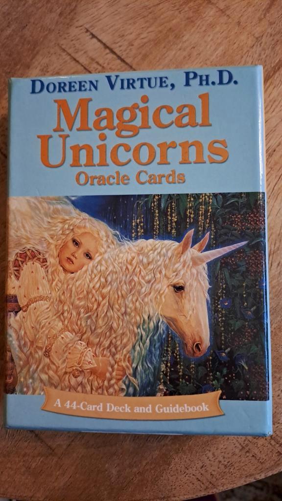 Magical Unicorns Oracle Cards - Doreen Virtue, Boeken, Esoterie en Spiritualiteit, Zo goed als nieuw, Overige typen, Spiritualiteit algemeen