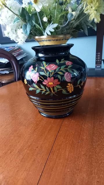 Booms zwarte glazen vaas hand beschilderd beschikbaar voor biedingen