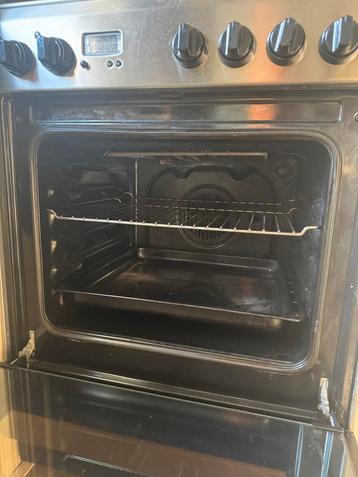 Indesit Gasfornuis met Oven beschikbaar voor biedingen