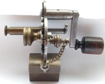 Beugel freesmachine, voor zakhorloge beugels. beschikbaar voor biedingen