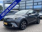 Toyota C-HR 1.8 Hybrid Style Navigatie Camera Leer Two Tone, Auto's, Toyota, 4 cilinders, 122 pk, Bedrijf, Hybride Elektrisch/Benzine