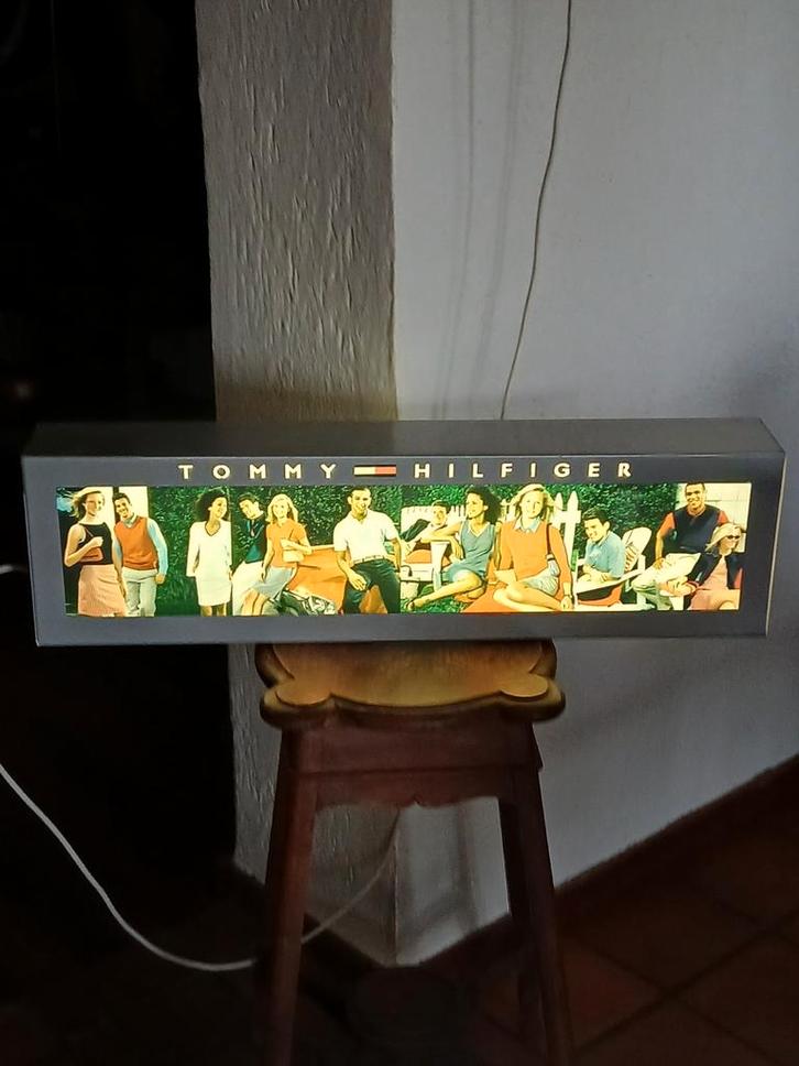 Tommy Hilfiger Reclamelamp Lichtbak Jaren '80, Antiek en Kunst, Antiek | Lampen, Ophalen of Verzenden