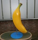 Banana on Stand 125 cm - banaan - bananen decoratie, Verzamelen, Beelden en Beeldjes, Nieuw, Ophalen