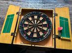 Dartbord in houten omlijsting, Sport en Fitness, Darts, Ophalen of Verzenden, Gebruikt, Dartbord met pijlen