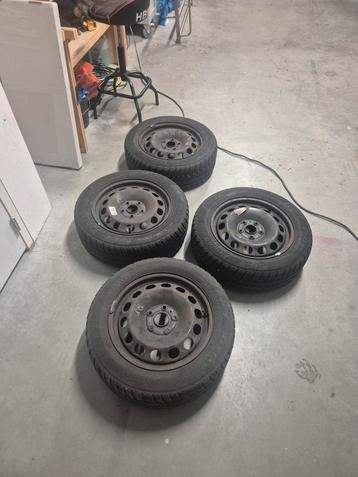 15 inch stalennvelgen met bijna nieuwe banden  beschikbaar voor biedingen