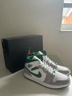 Jordan 1 mid Grey Green, Kleding | Heren, Schoenen, Wit, Air Jordan, Nieuw, Ophalen of Verzenden