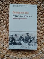 Dorinde van Oort - Vrouw in de schaduw, Ophalen of Verzenden, Zo goed als nieuw