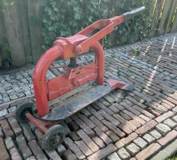 Stenen knipper. beschikbaar voor biedingen